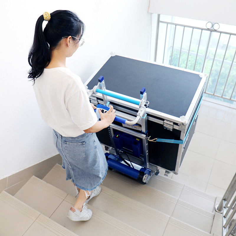 Come Scegliere il Carrello Saliscale Elettrico Giusto per la Tua Attività